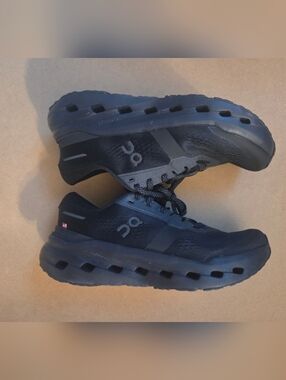 On Running Sneakers Women Size 8 Cloudrunner 3